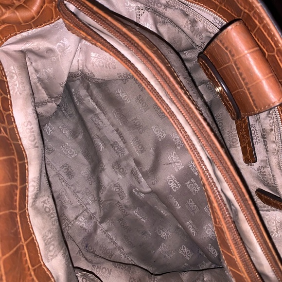 AuthenticMichael Kors Bag - Picture 4 of 8